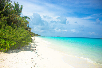 deserted beaches on the maldives islands