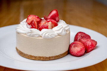 Cheesecake Nueva York decorado con fresas
