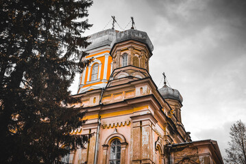 Fototapeta na wymiar Old ortodox church in russian city Vytegra