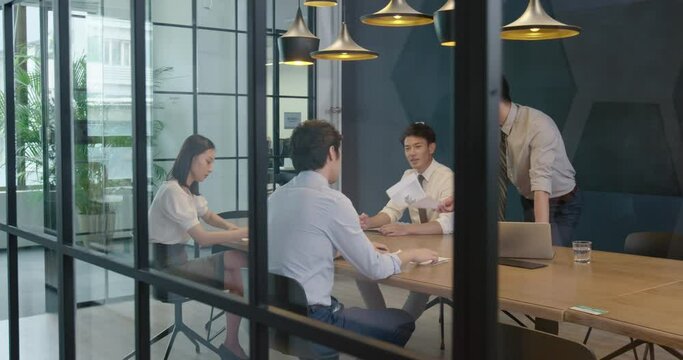 Successful Chinese business people having a meeting,4K