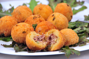 delicious fried bacalhau potato and cassava dumpling, baked and stuffed with chicken, cheese, olives and cream, kieve