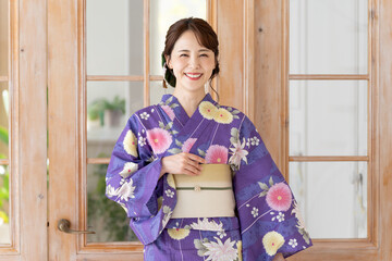 浴衣を着た女性