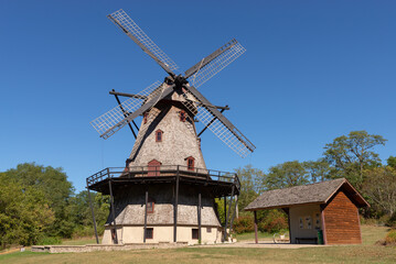 Fototapeta na wymiar Fabyan Windmill