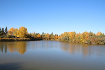 Fototapeta na wymiar Fall On The Lake, Jackie Parker Park, Edmonton, Alberta