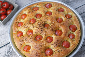 フォカッチャ プリエーゼ (focaccia pugliese)