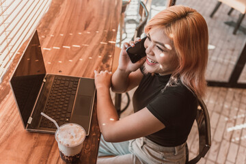 A real estate agent having a positive conversation with a client while hanging out at a coffee shop...