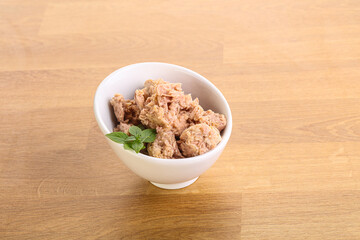 Canned tuna fish with oil