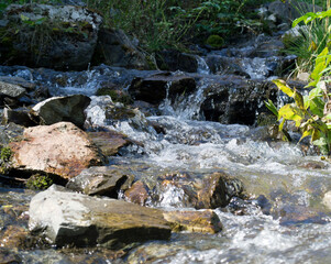 the river flows over the stones