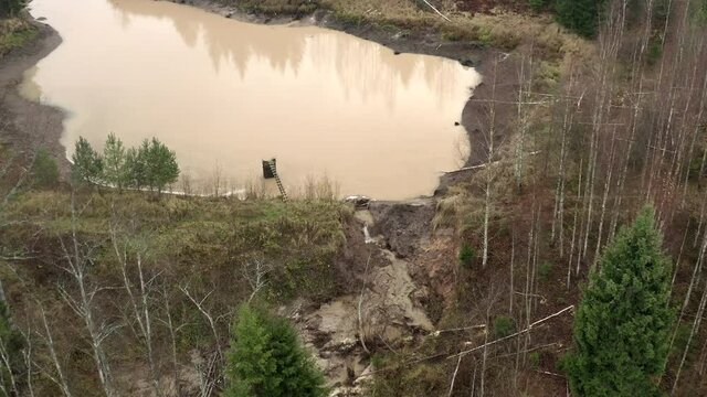 For a man made dich Damb is failing. Water taking parts of dabs with is as its rapidly losing level.  Bever blockage keeping water level.