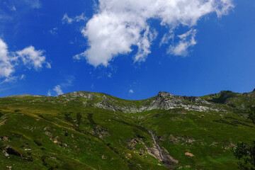 Fototapeta premium gorgeous blue sky while hiking in green nature mountain landscape