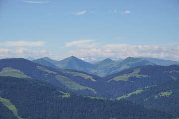 Fototapeta premium Wanderung im Wilden Kaiser zum Kleinen Törl: Fernblick nach Süden