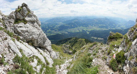 Wanderung zum Kleinen Törl im Wilden Kaiser: Blick ins Tal