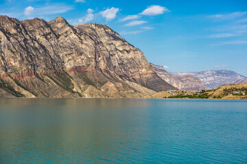 Obraz na płótnie Canvas beautiful lake rocky mountains and blue sky