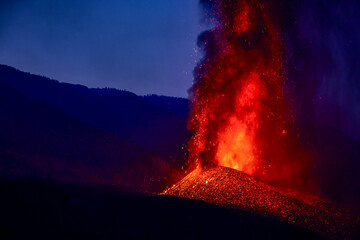 Strombolian Eruption Volcano La Palma Erupting © Gabriel Trujillo