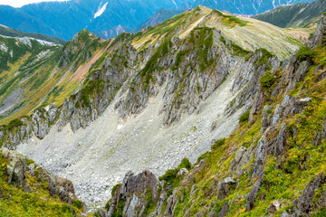崩れた山の美しさ
