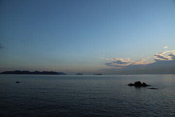 Fototapeta premium SDGs地球の輝き！瀬戸内海の夕陽