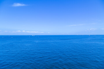 青い海と空