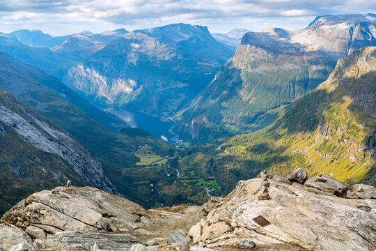 Aussicht vom Berg Dalsnibba zum Geirangerfjord, Norwegen