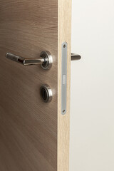 Obraz premium open wooden door