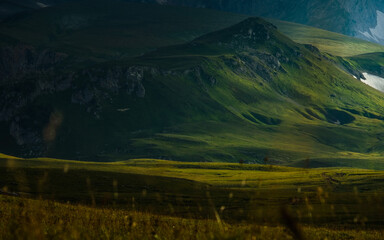 Obraz premium Beautiful photography of the mountain Oshten. Dramatic, mystic view of the green hills, reflection of the sun light. Idea of tourism and hiking, breathtaking nature. High mountain in Russia.