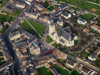 vue aérienne du centre ville d'Écouis en Seine-Maritime en France