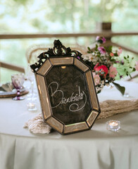 Welcome message in Spanish language in a wedding event.