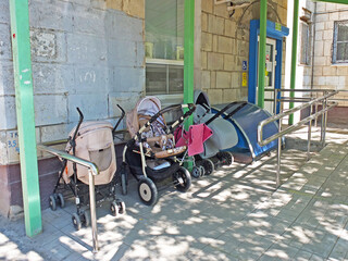 Fototapeta na wymiar Parking for baby strollers at the children's clinic