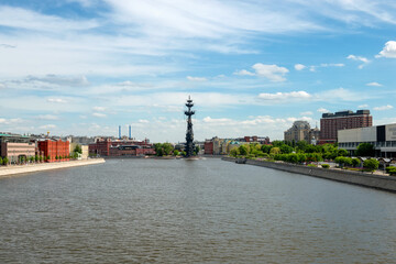 Fototapeta premium Moscow, view on Moskva River between Krymskaya and Prechistenskaya embankments with The Peter the Great Statue in Moscow city from Crimean Bridge on a spring day