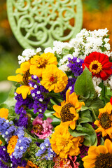 Fototapeta na wymiar Colorful summer flower bouquet
