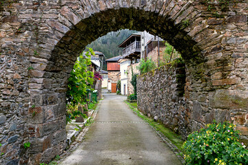 Fototapeta na wymiar architectural photograph of a semicircular arch in a village
