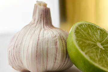 Obraz premium Infusion or tea of lemon and garlic, in a glass and placed on a white tablecloth