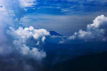 丹沢　塔ノ岳山頂から霊峰富士を望む　神奈川県