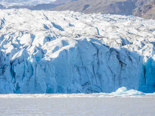 Fototapeta na wymiar Glacier edge in Fjallsárlón Ice Lagoon in Iceland