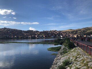 Obraz premium [Peru] Beautiful view of Lake Titicaca and the blue sky (Puno)