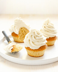 Moist Vanilla Cupcakes