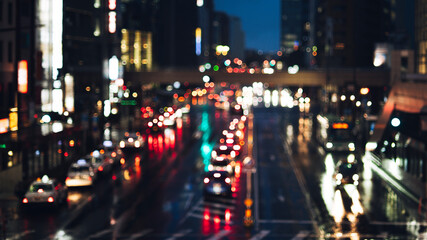 Fototapeta na wymiar 雨が降る夜の街並み