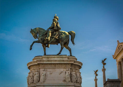  Equestrian statue of Victor Emmanuel II at the Altare della Patria (Altar of the Fatherland) in rome, Italy 