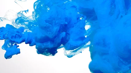 Papier Peint photo Lavable Cristaux Peintures acryliques colorées à l& 39 eau. Encre aquarelle bleue dans l& 39 eau sur fond blanc. Nuage d& 39 encre bleu sur fond blanc. Contexte abstrait.