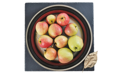 red ripe apples on a plate - group of apples