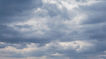 Fototapeta premium Cumulus clouds with blue sky on a sunny day of summer. Beautiful cloudscape