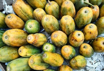 papaya on the market