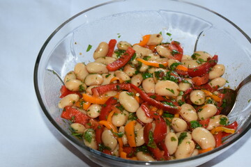 weißer Bohnensalat mit Paprika