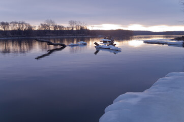 Fototapeta premium mississippi river daybreak in winter