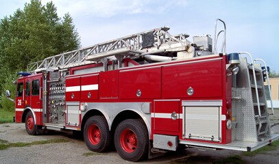 A fire truck with an automatic ladder, for the delivery of firefighters to the place of fire and...
