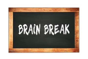 Obraz premium BRAIN BREAK text written on wooden frame school blackboard.