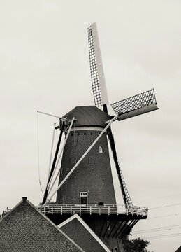 Windm&uuml;hle in schwarz-wei&szlig;