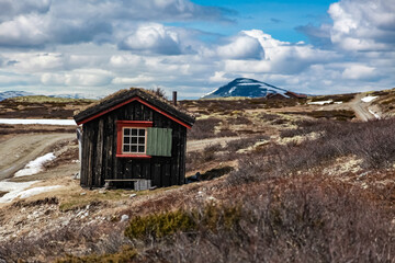 Fototapeta na wymiar old house in the mountains Rondane, Norway