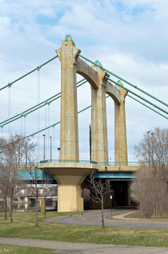 hennepin avenue bridge and towers