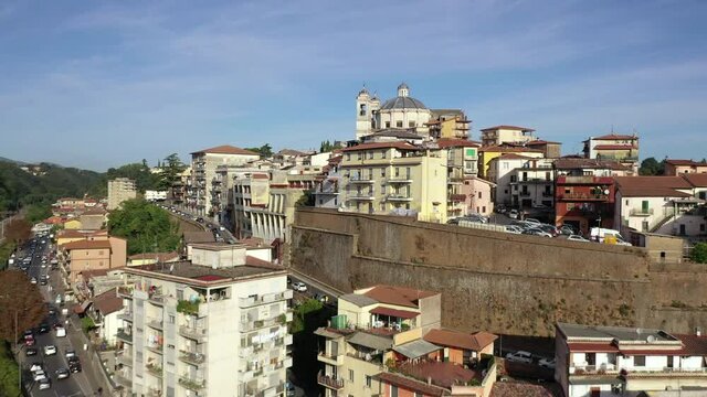 La citt&agrave; di Valmontone, Lazio, Italia, il palazzo Doria Pamphilj e la chiesa Collegiata dell&rsquo;Assunta.
Vista aerea della citt&agrave; vecchia di Valmontone.