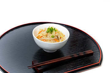 和食　たけのこ飯　とても香り高い筍ご飯は、日本の春にふさわしい料理です。